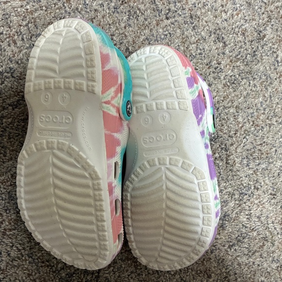 Colorful crocks - Picture 2 of 4